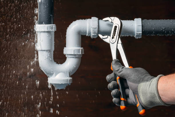 Professional Gas Line Repair technician working in Warren, IL